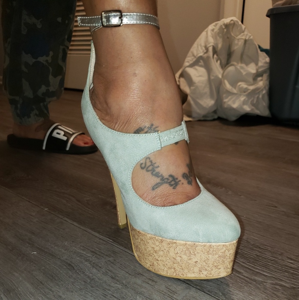 Shoes - Picture 2 of 3